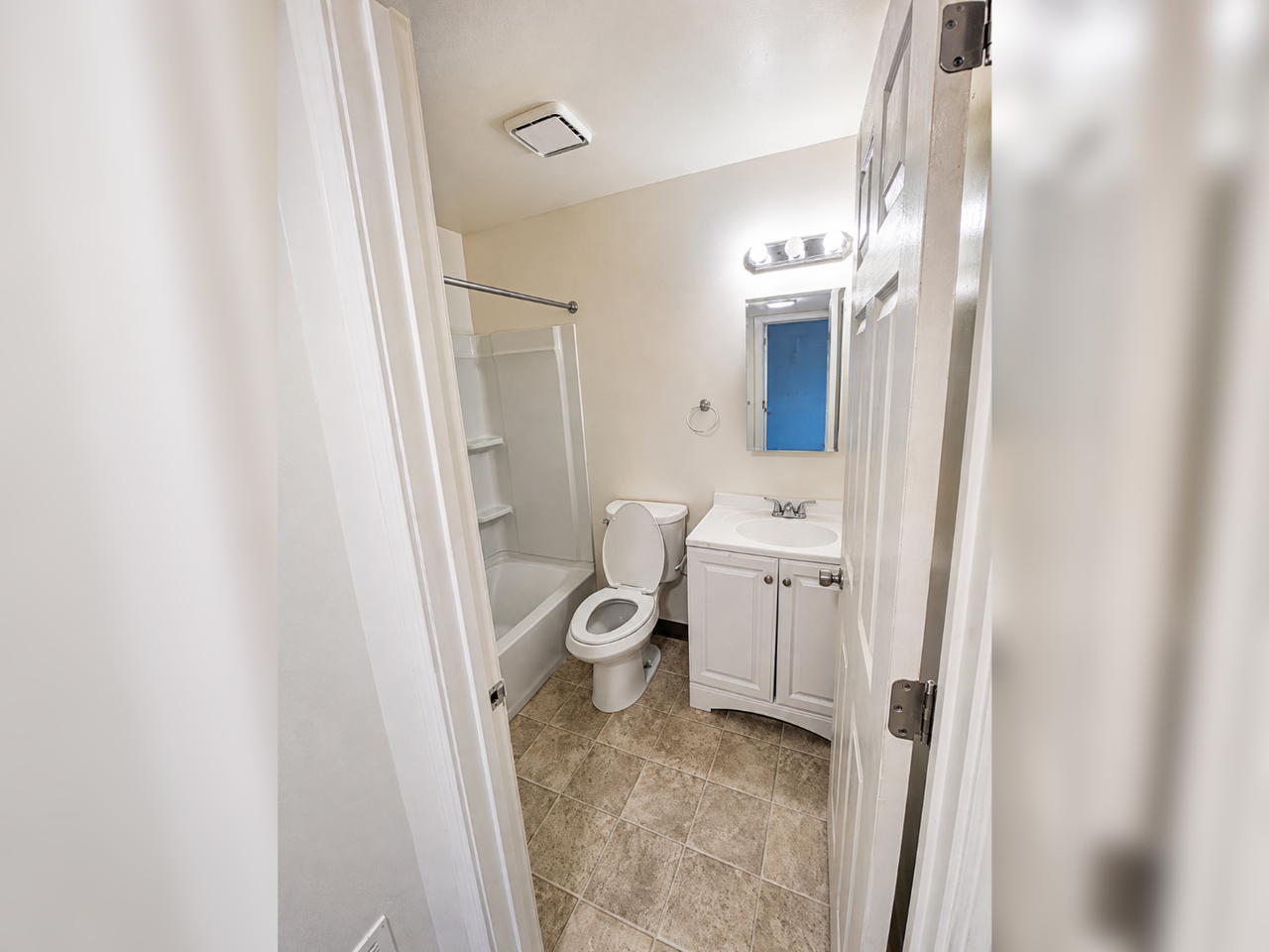 550 Riverside Dr - Photo 4 of 9