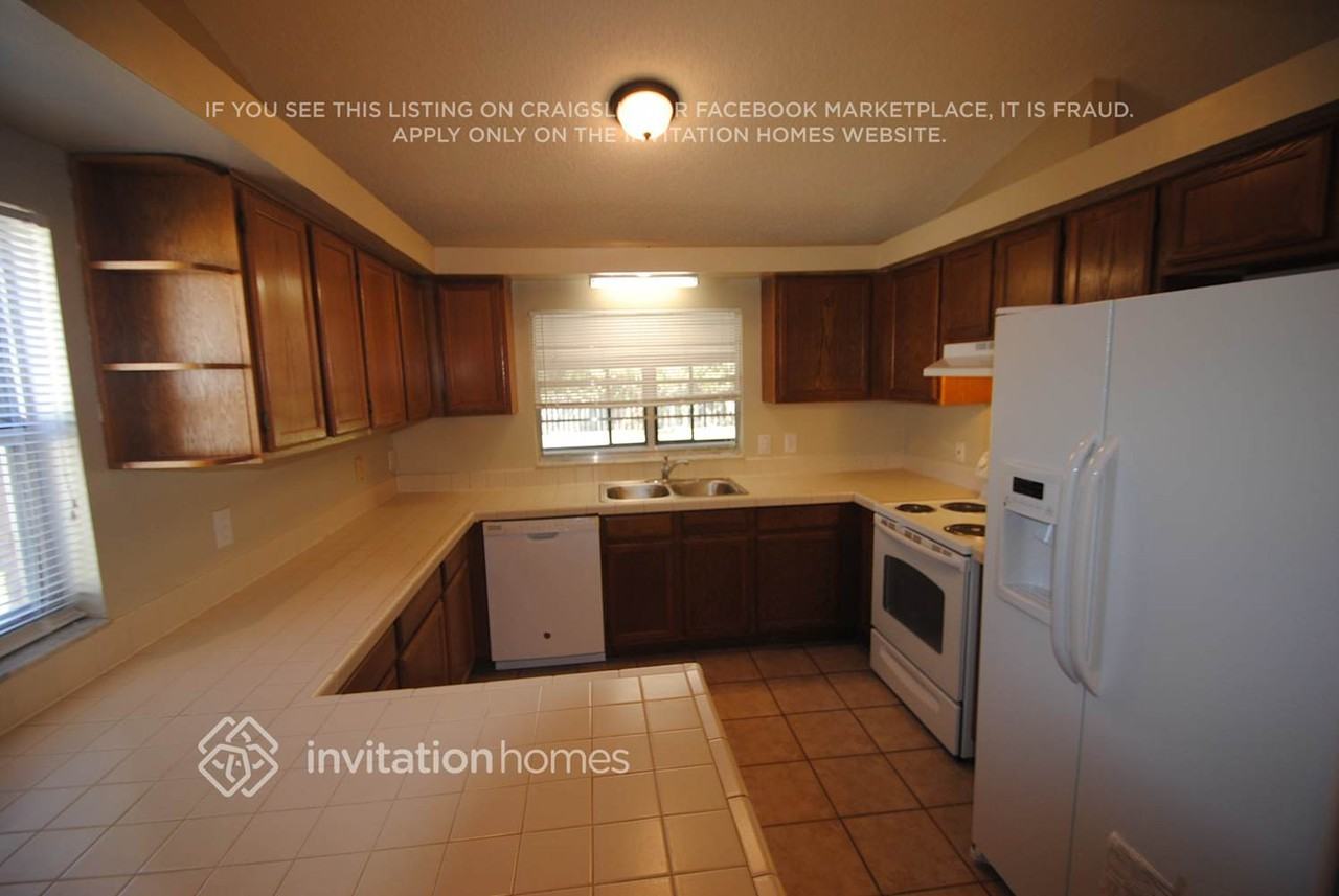 1009 Kasell Pl - Photo 3 of 7
