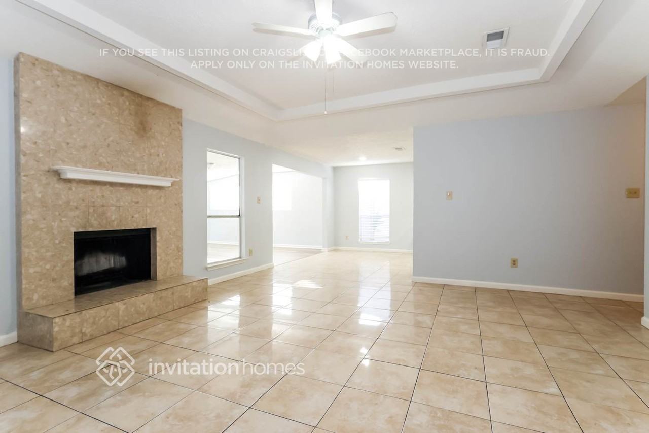 12010 Fork Creek Dr - Photo 4 of 17