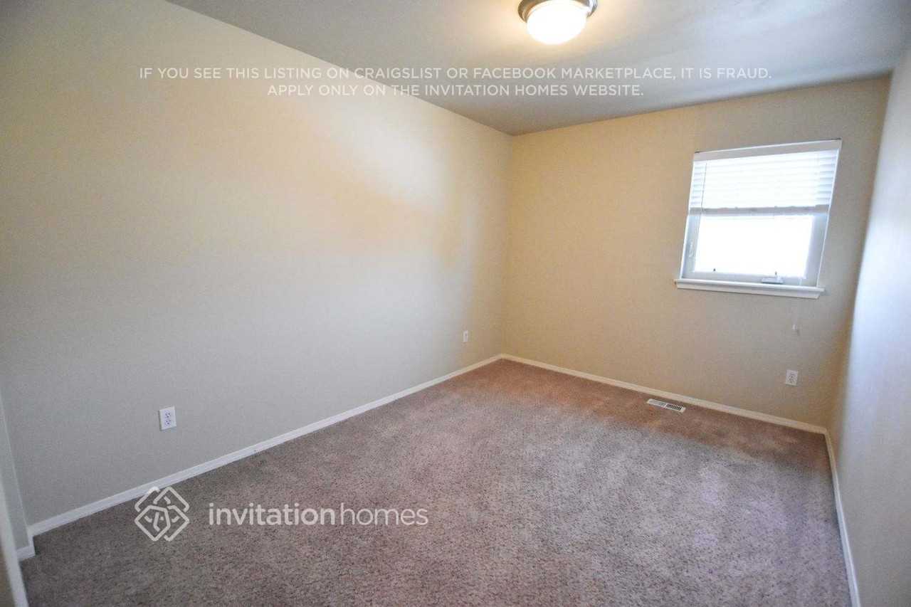 15911 67th Avenue Ct E - Photo 4 of 6