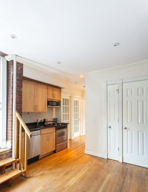 E 13th St #3C - Photo 2 of 6
