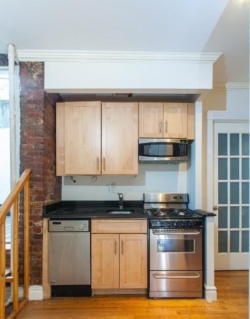 E 13th St #3C - Photo 5 of 6