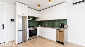 featured image of Grand Ave #903