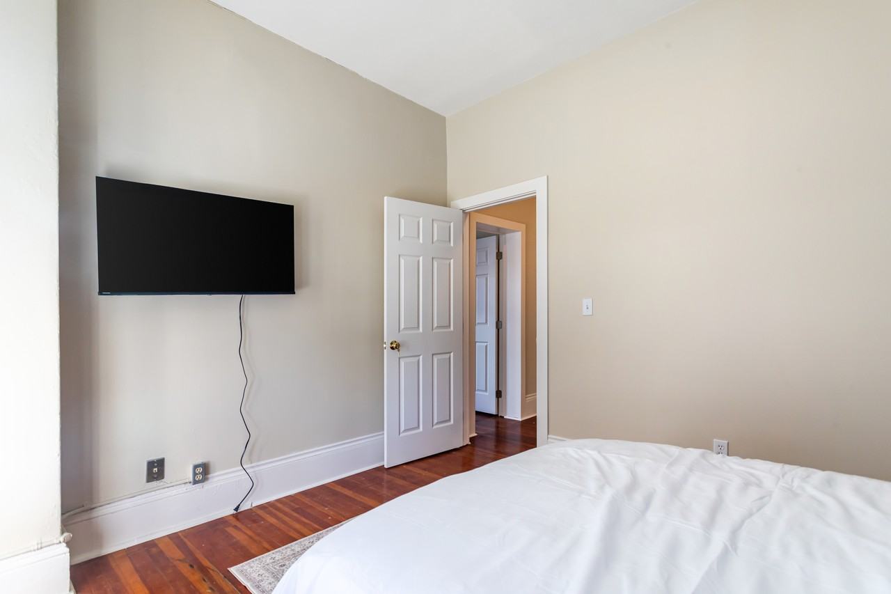 901 6th Avenue - Photo 2 of 6