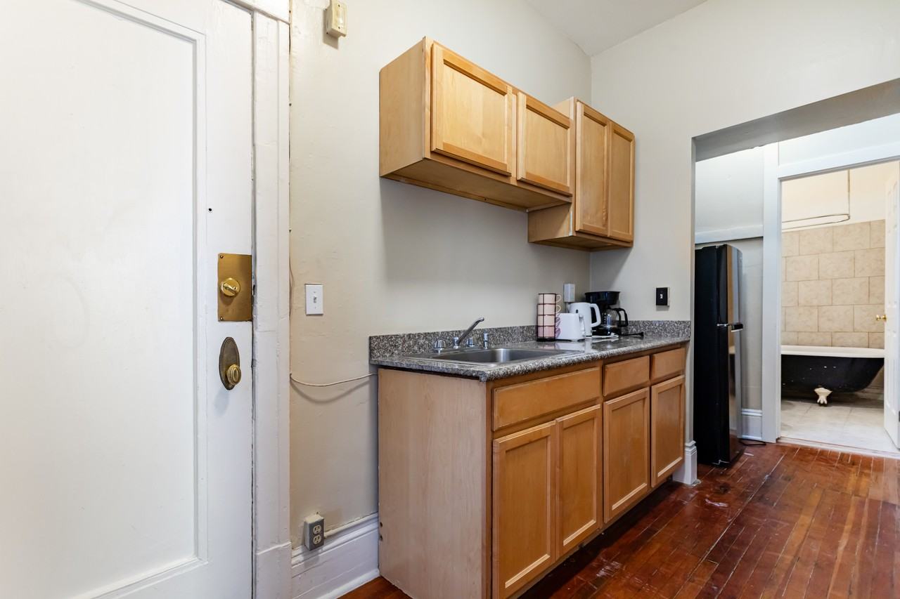 901 6th Avenue - Photo 4 of 6