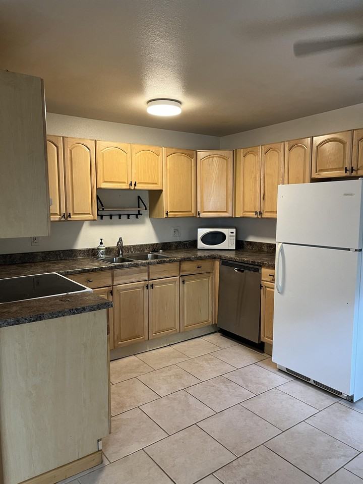 643 Swenson Ave #6 - Photo 4 of 17