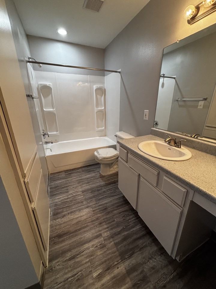 2601 Sarah Avenue-312 #312MKT - Photo 2 of 10