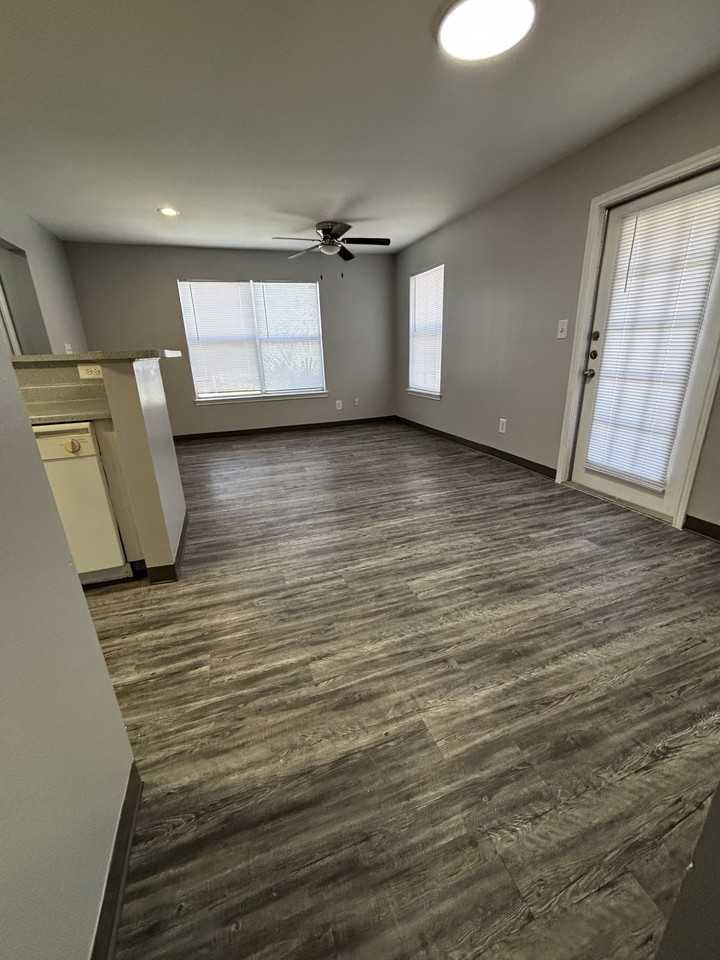 2601 Sarah Avenue-312 #312MKT - Photo 3 of 10
