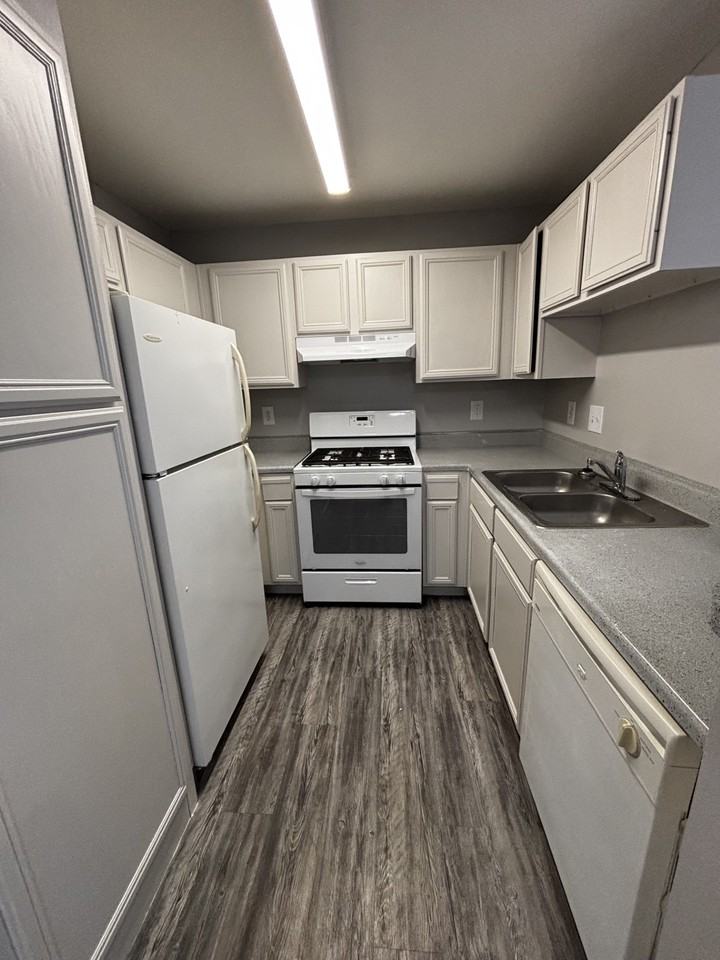 2601 Sarah Avenue-304 #304-60 - Photo 2 of 10