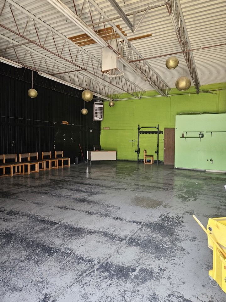 1734 W Hadley Ave - Photo 3 of 9