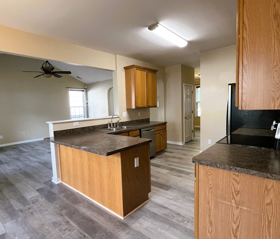 410 Queensbury Ln #1 - Photo 4 of 50