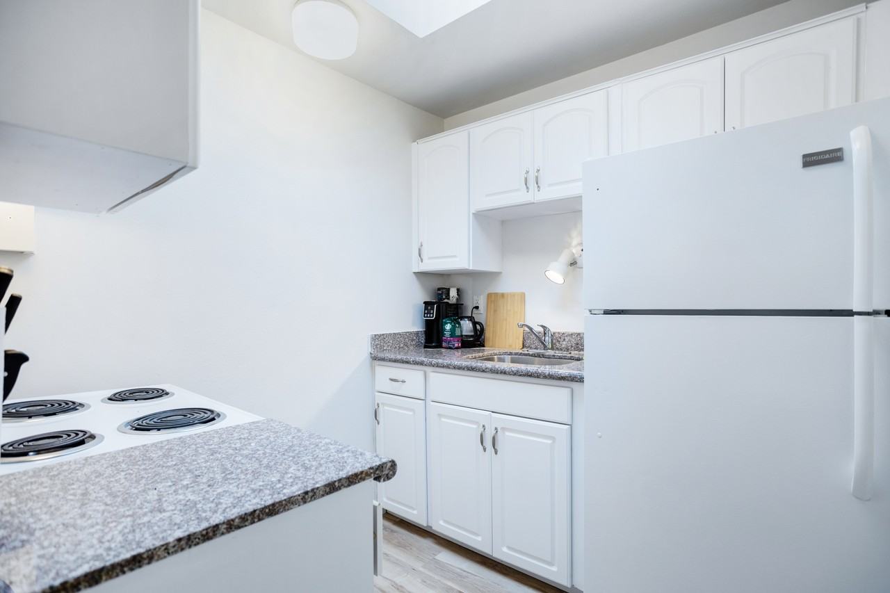 608 West Emerson Street - Photo 2 of 5