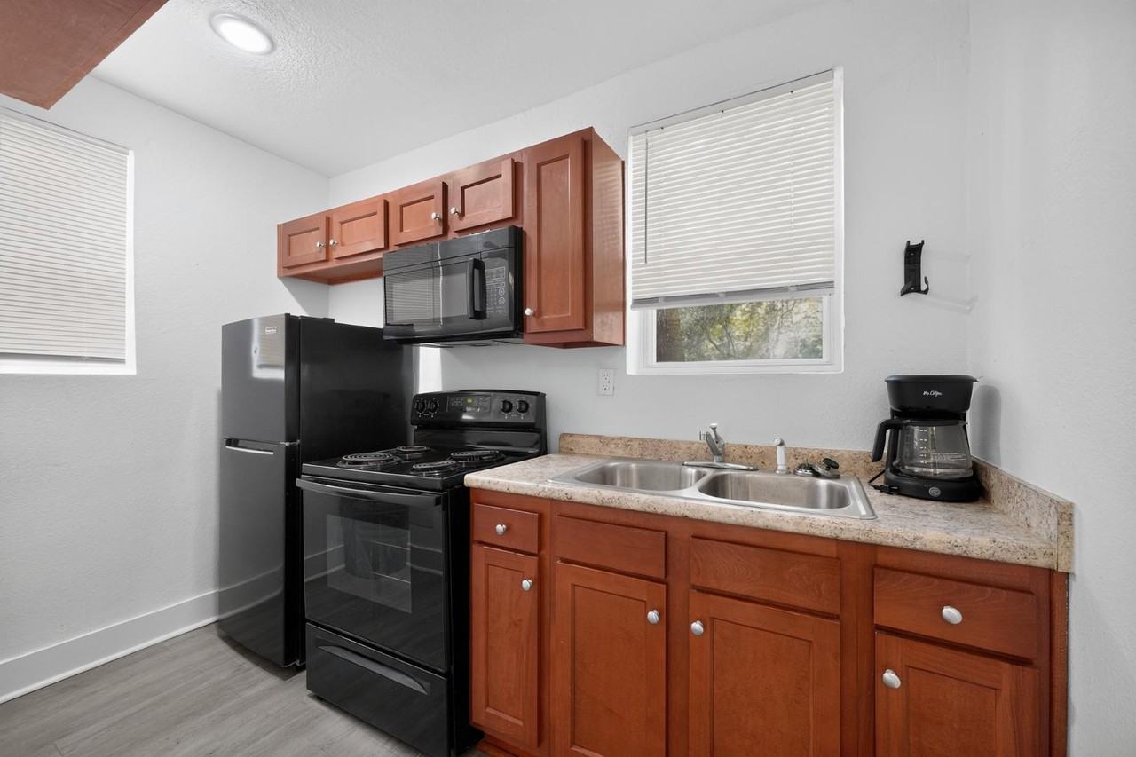 3212 Barnett St - Photo 2 of 11