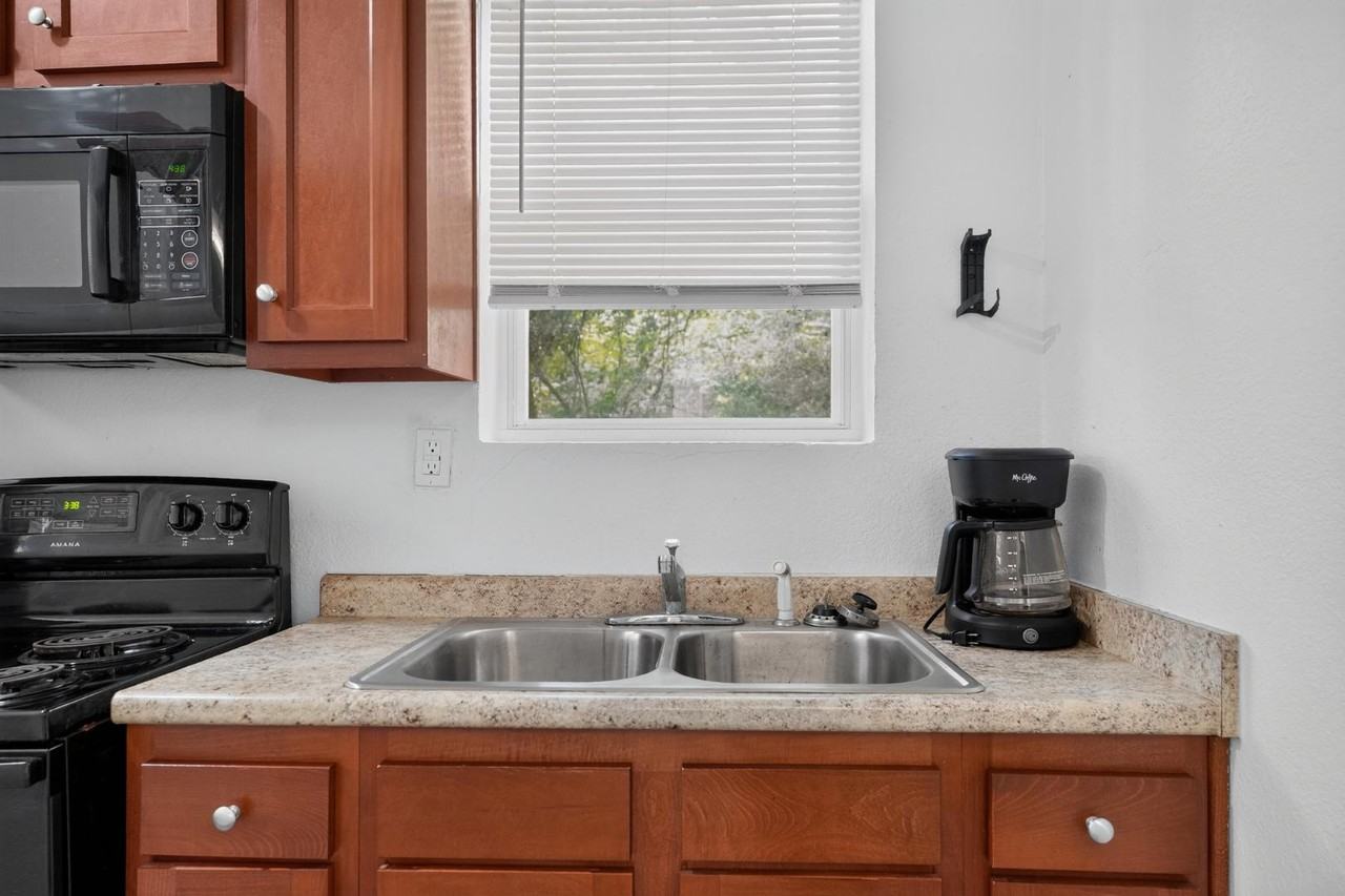 3212 Barnett St - Photo 3 of 11