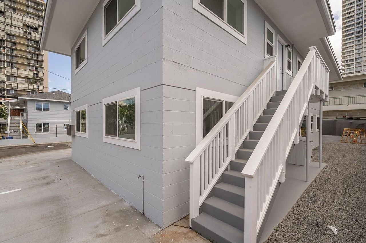 829 Waiaka Pl - Photo 3 of 9