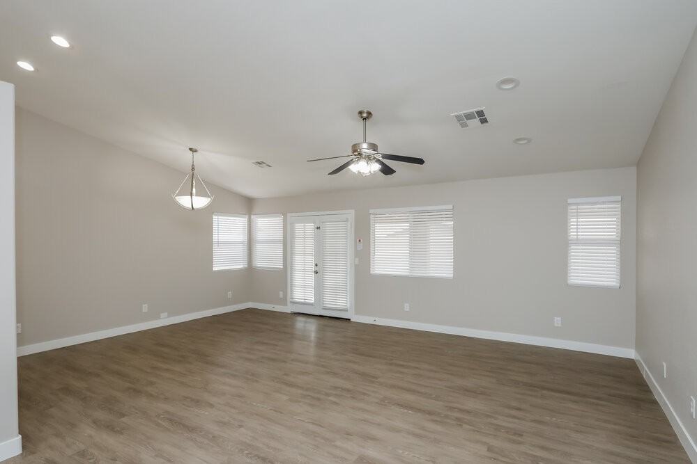 922 Strider Dr - Photo 3 of 15