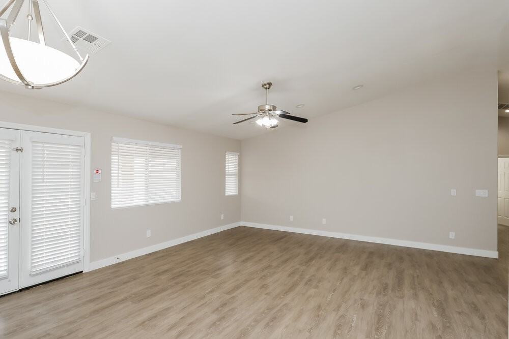 922 Strider Dr - Photo 4 of 15