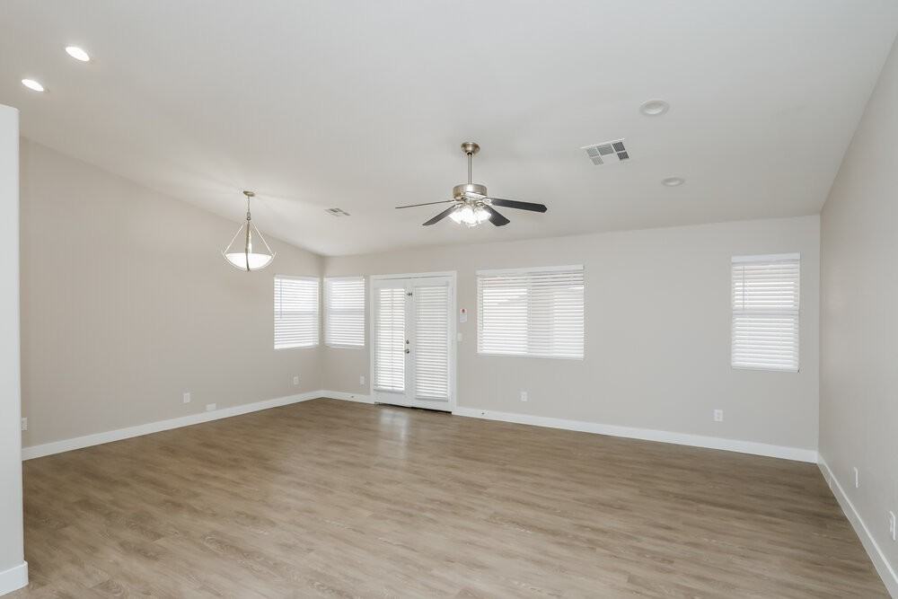922 Strider Dr - Photo 5 of 15