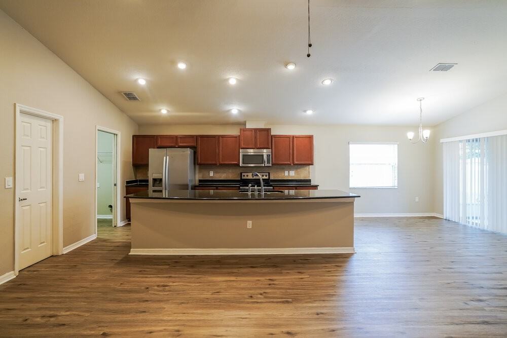 4736 Summerfield Cir - Photo 6 of 16