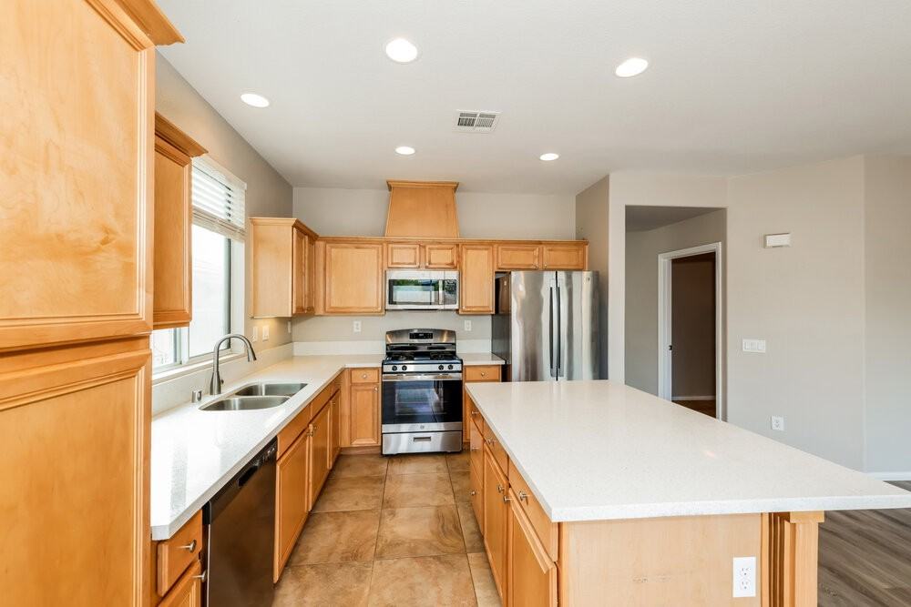 1004 Clearwater River Ave - Photo 7 of 17