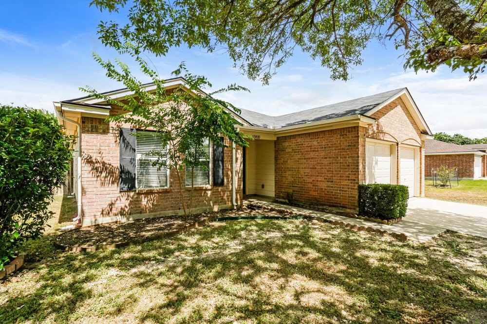 15810 Brisbane Dr - Photo 3 of 16