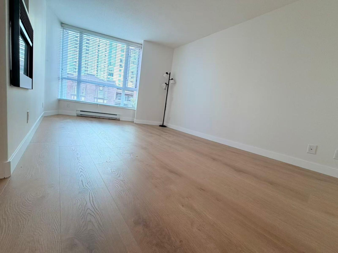 1328 Pender St W - Photo 2 of 15