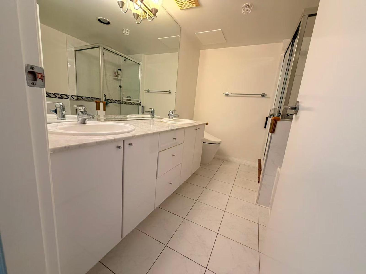 1328 Pender St W - Photo 6 of 15