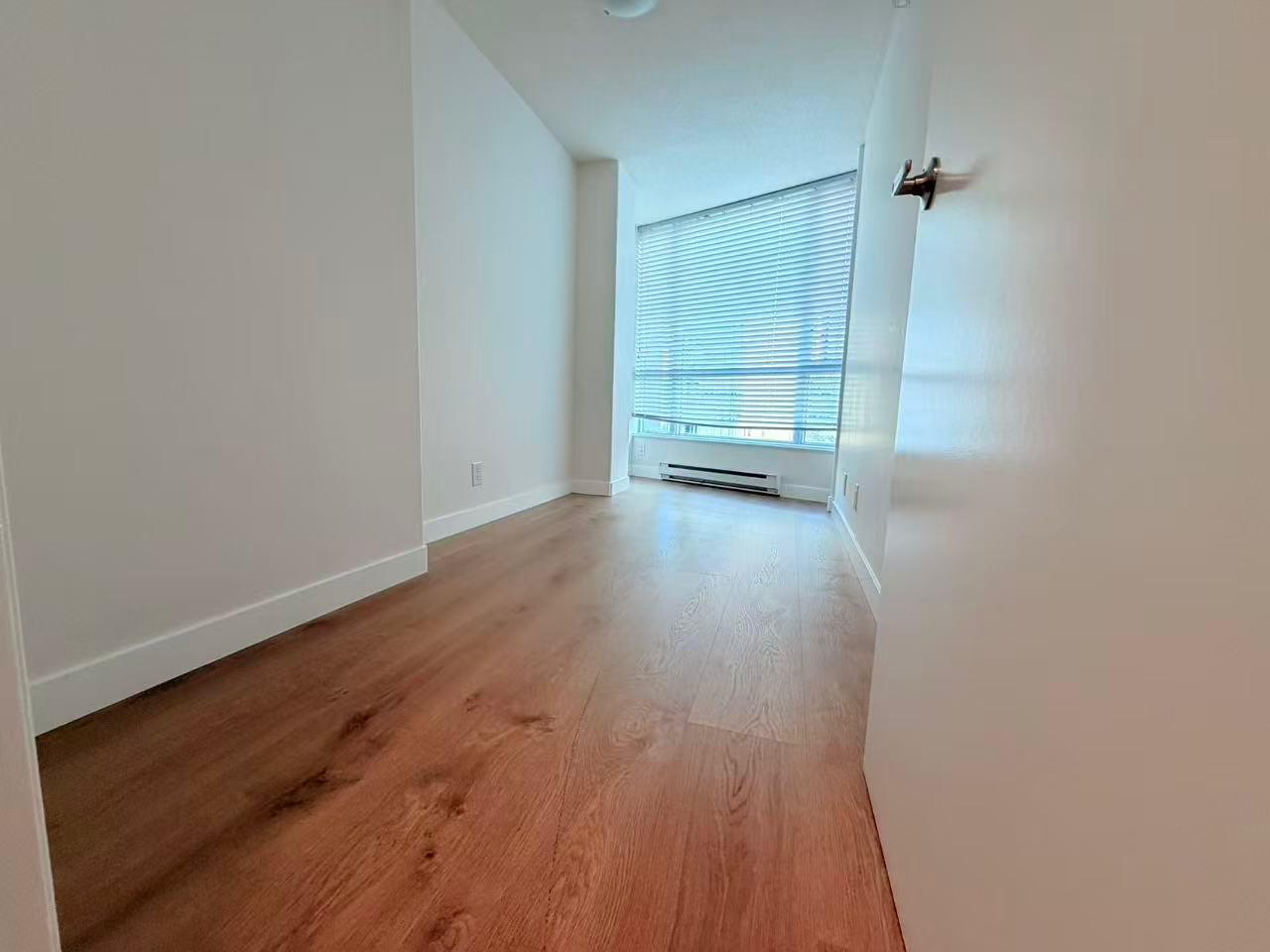 1328 Pender St W - Photo 7 of 15