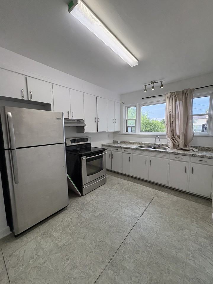315 Matheson Ave - Photo 2 of 10