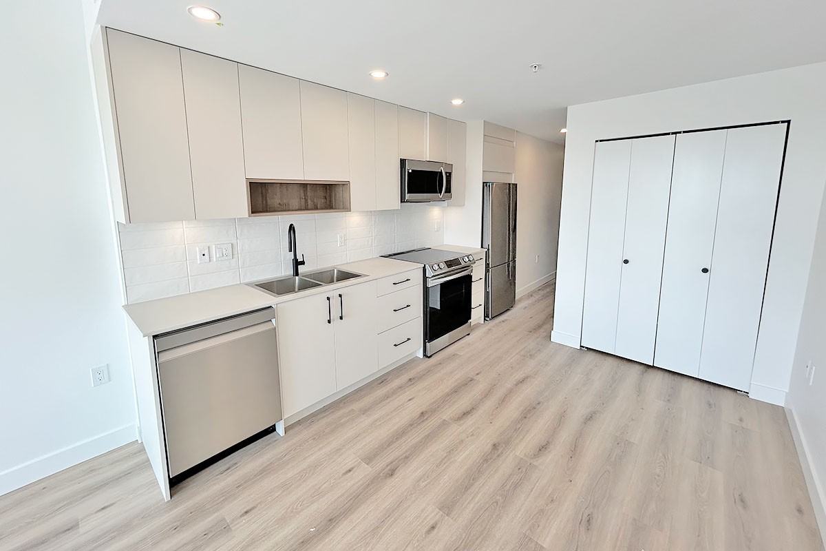 3068 Kingsway - Photo 4 of 6