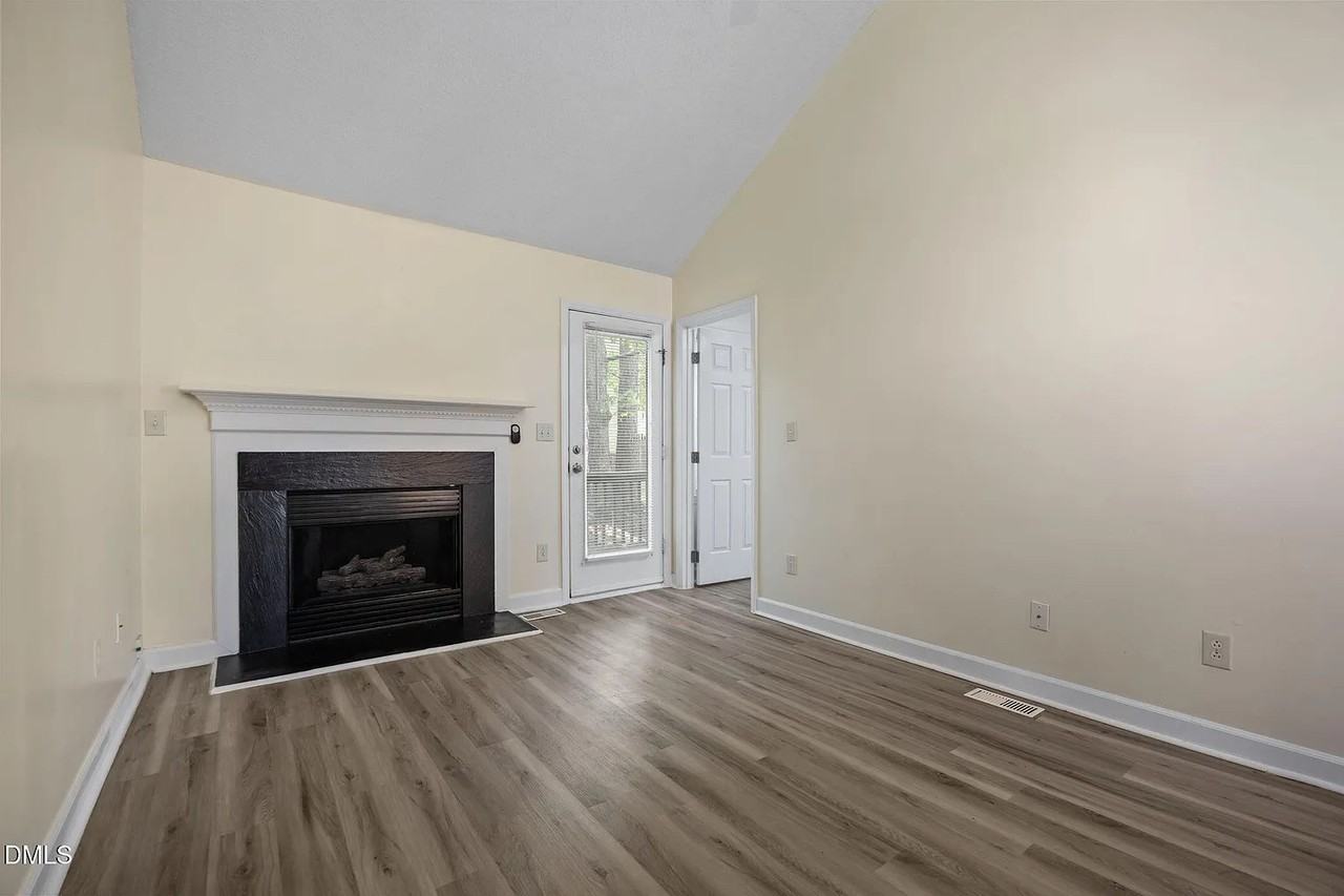 1627 Oakland Hills Way - Photo 5 of 50