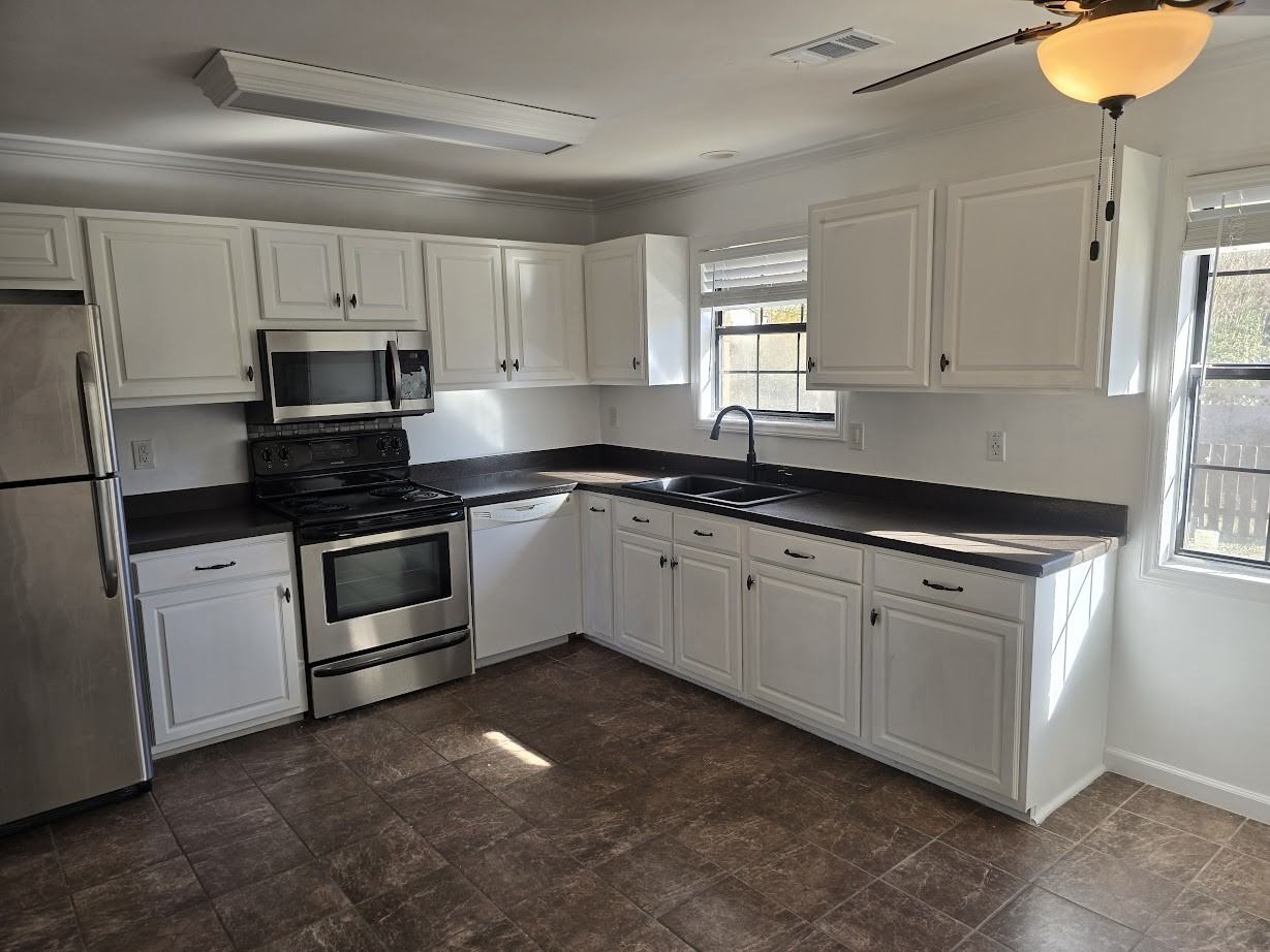 4904 West St #1 - Photo 5 of 21