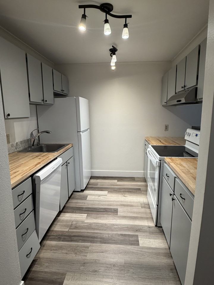 414 W Beaver Creek Blvd Unit B2 #B2 - Photo 2 of 18