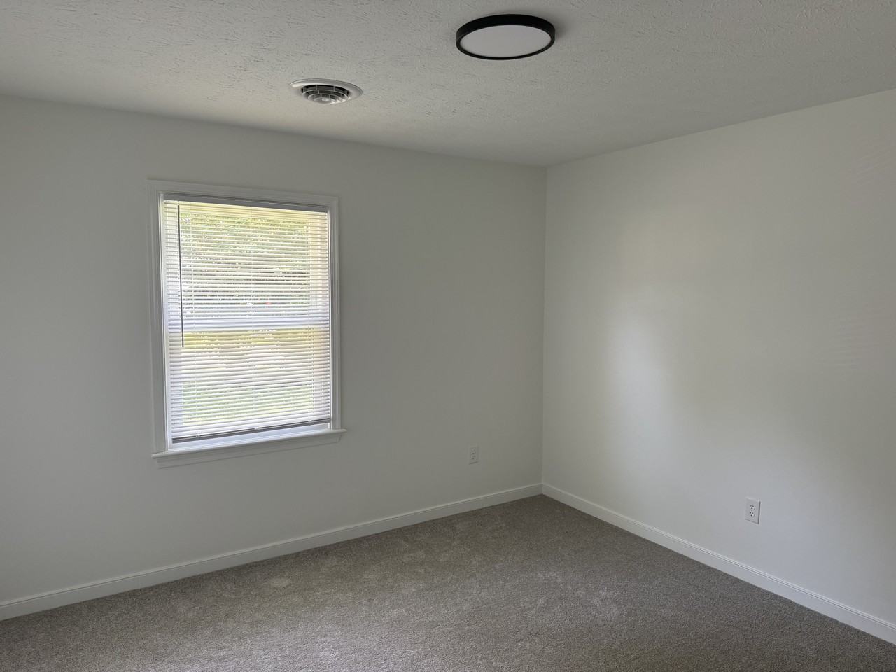 218 N Mapleleaf Ave #1 - Photo 3 of 9