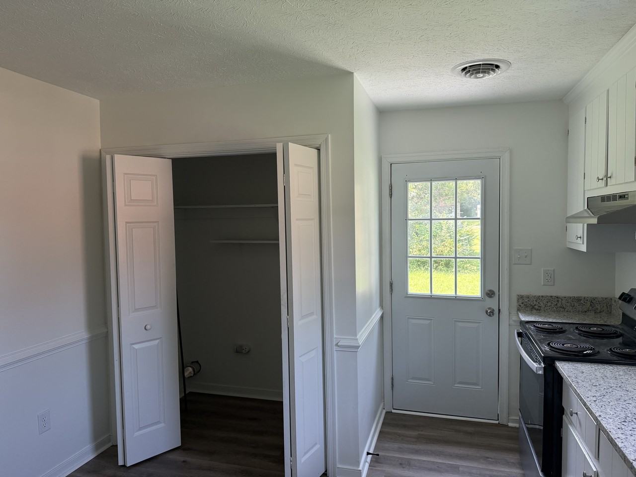 218 N Mapleleaf Ave #1 - Photo 7 of 9