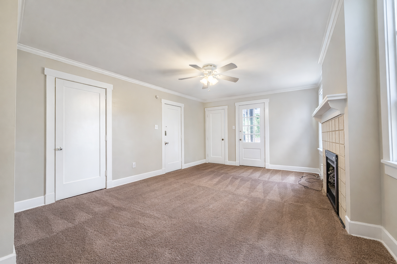5621 HOBART STREETAPT B-4 #B04 - Photo 3 of 6