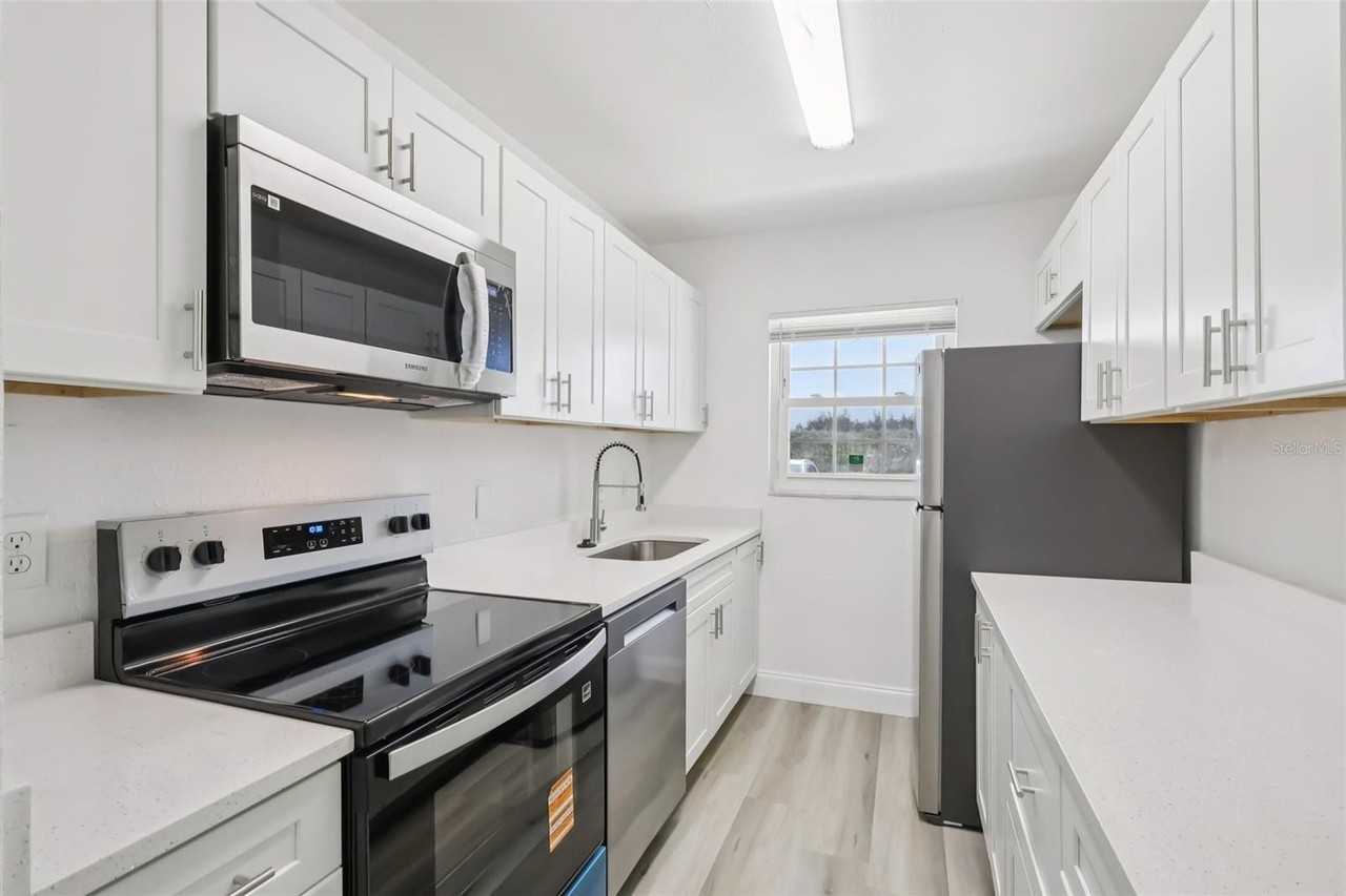 11147 Acme Dr #D - Photo 6 of 32