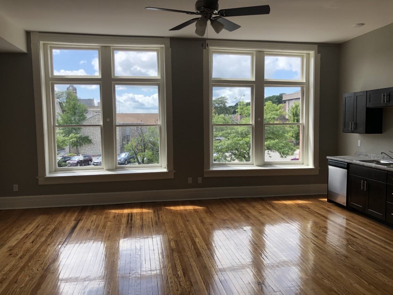 421 Brady St #4 - Photo 3 of 10