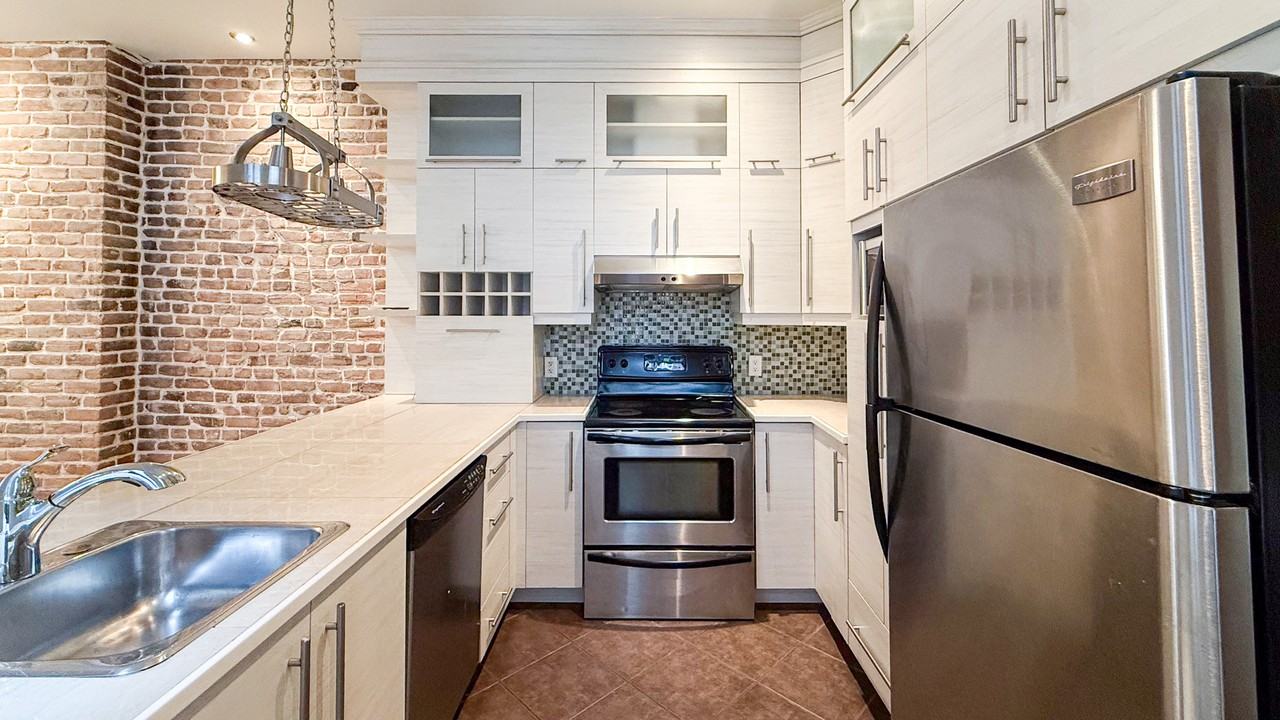 1219 Rue Saint-Christophe - Photo 6 of 11