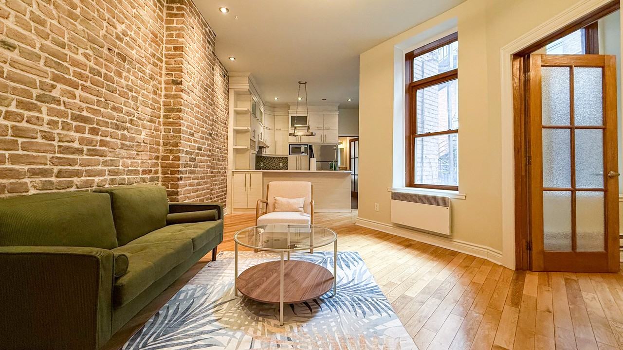 1219 Rue Saint-Christophe - Photo 4 of 11