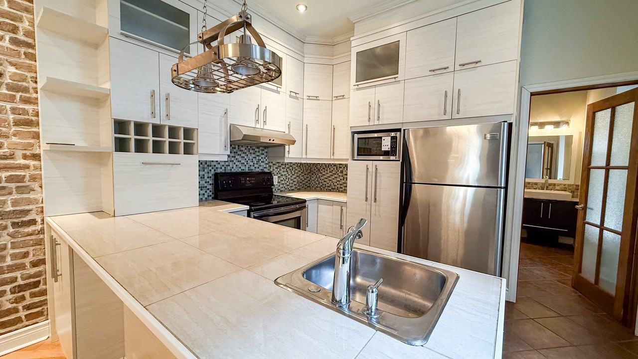 1219 Rue Saint-Christophe - Photo 7 of 11