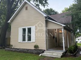 featured image of 1120 W 4th St