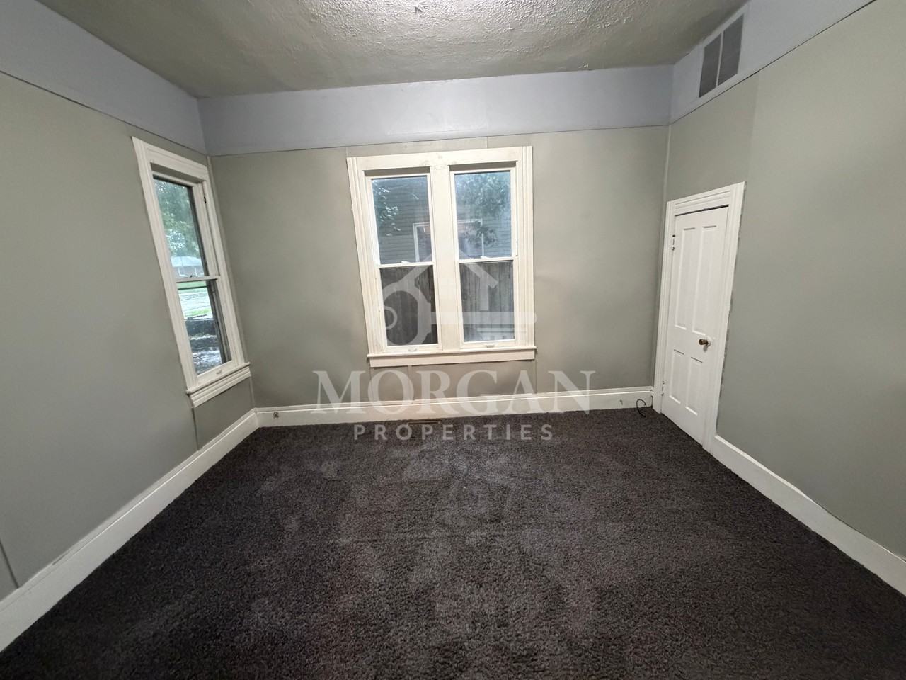 1120 W 4th St - Photo 5 of 6