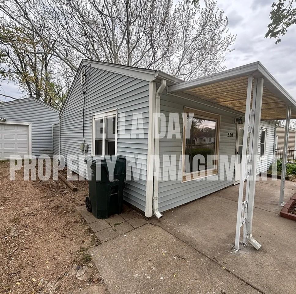 550 N Sheridan St #1 - Photo 2 of 13