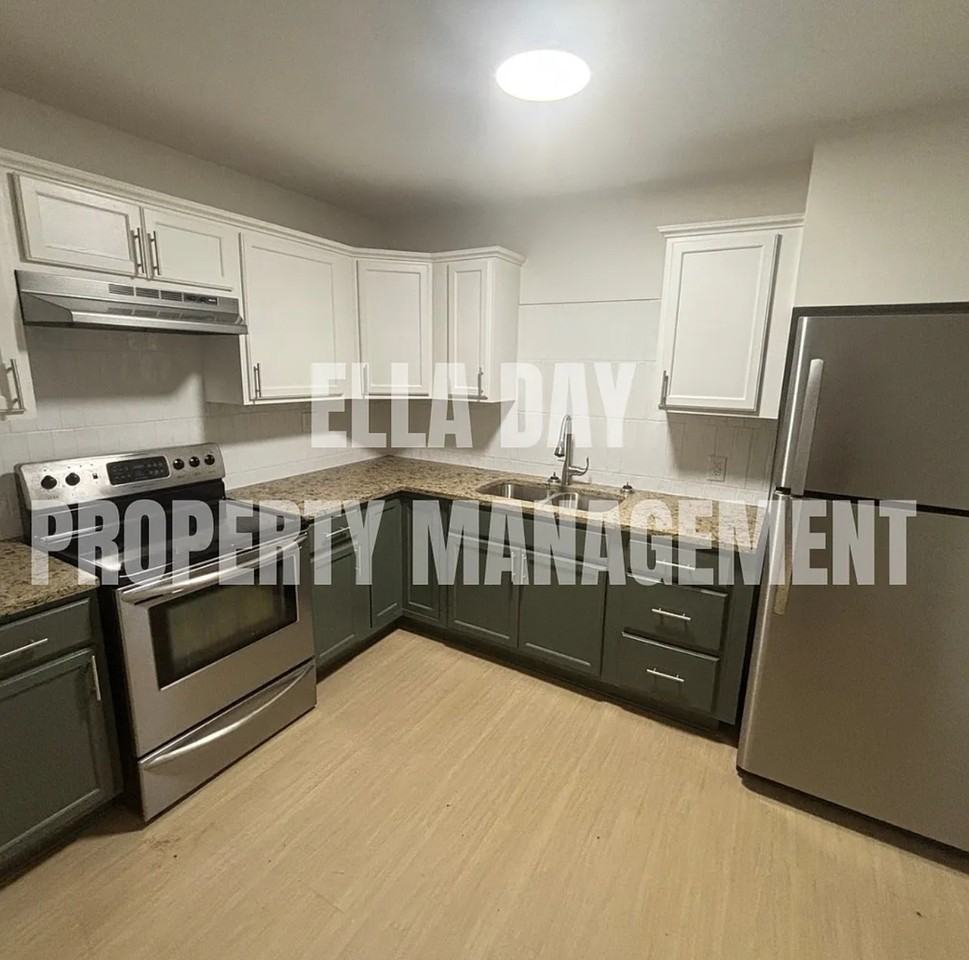 550 N Sheridan St #1 - Photo 5 of 13