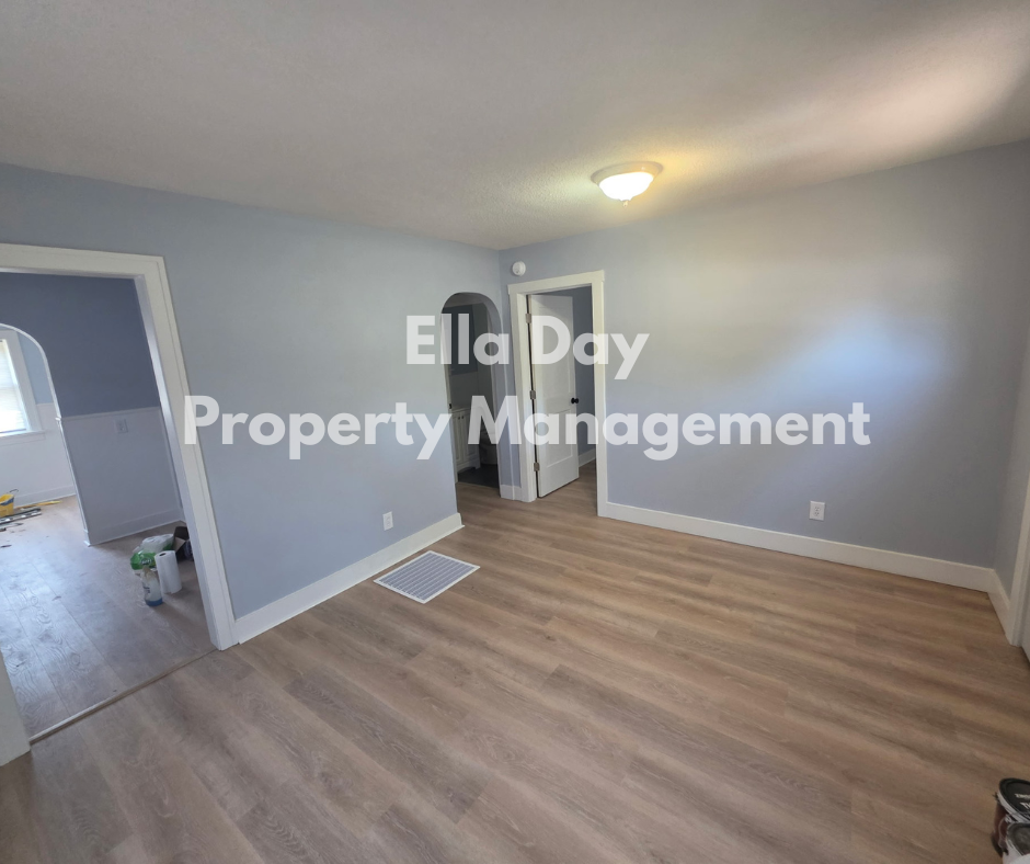 1002 S Topeka Ave #1 - Photo 2 of 6
