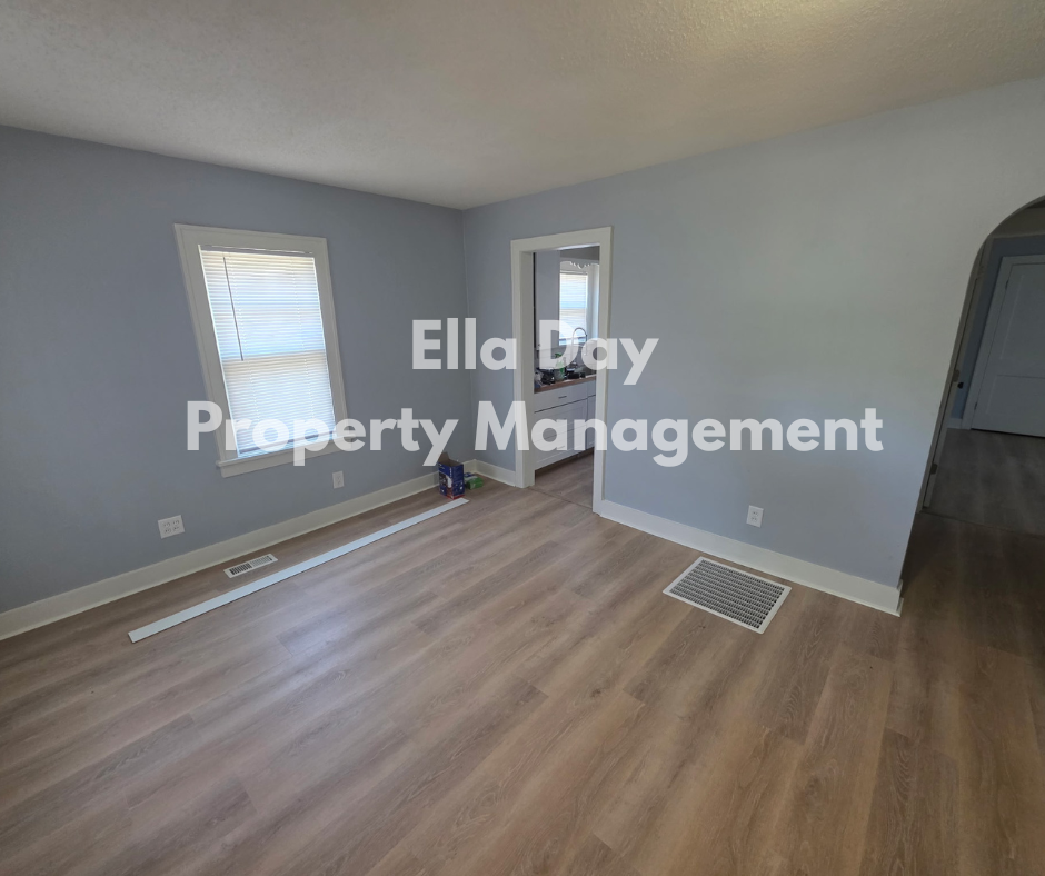 1002 S Topeka Ave #1 - Photo 3 of 6