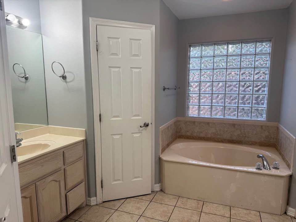 2204 N 48th St #1 - Photo 4 of 12