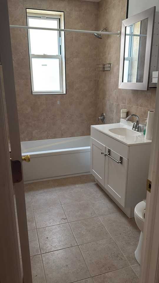 40 East 52nd Street #1F - Photo 2 of 10