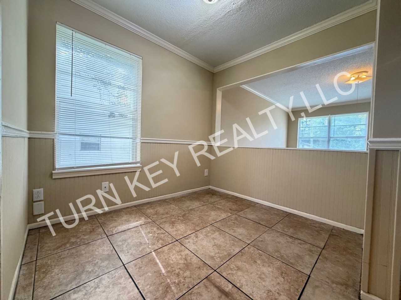 127 Avalon Ave - Photo 4 of 17